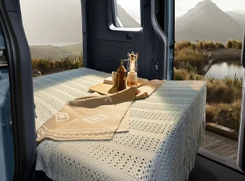 Luggage flat-floor desk